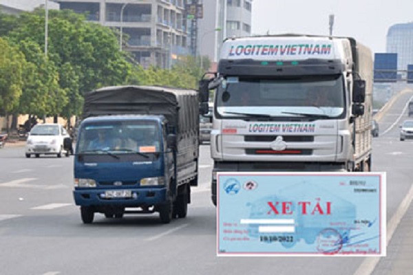 Xe tải Hyundai gắn phù hiệu được tham gia giao thông