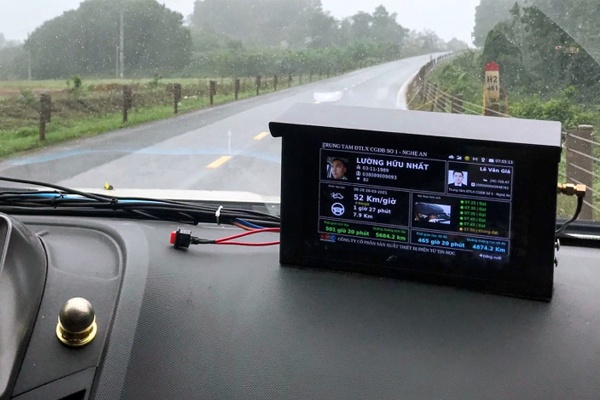 Thiết bị giám sát thời gian và quãng đường học thực hành lái xe