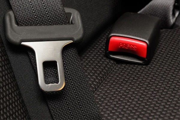 Dây đai an toàn trên xe ô tô