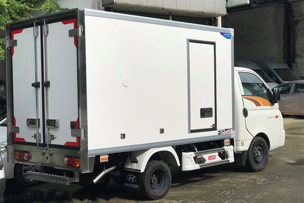 Đèn hậu xe tải Hyundai thùng kín