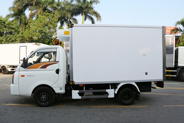 Xe tải Hyundai H150 thùng kín inox