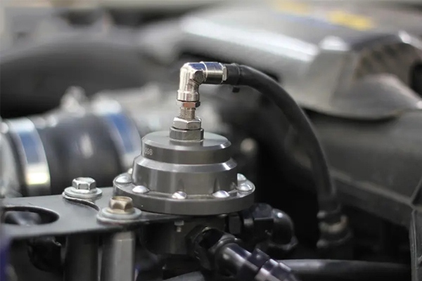 Bộ điều áp nhiên liệu trên ô tô