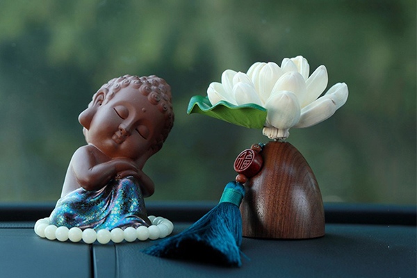 Vật phẩm phong thủy treo xe ô tô