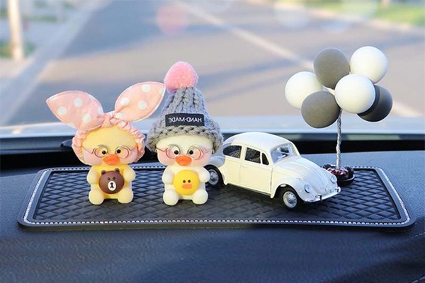 Vật phẩm trang trí cho xe ô tô