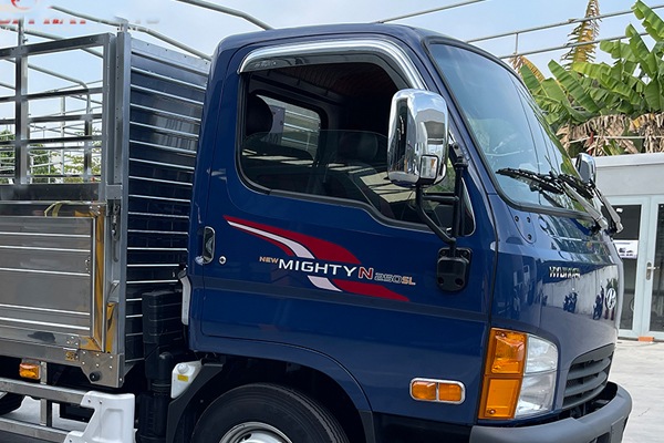 Vè che mưa xe tải Hyundai