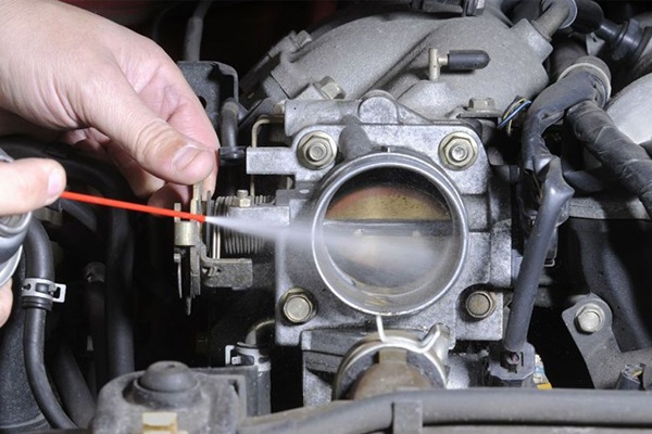 Vệ sinh bướm ga ô tô đúng cách