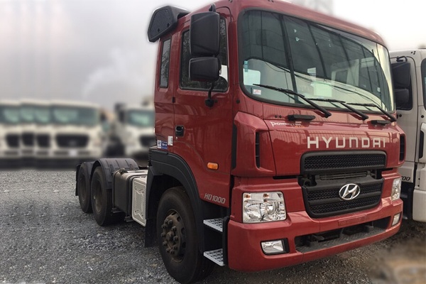 Xe đầu kéo container