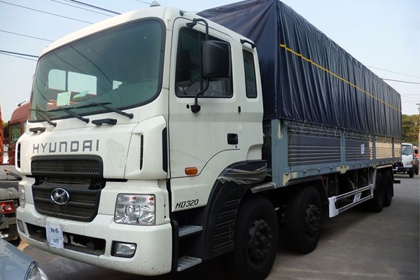 Xe tải Hyundai 4 chân thùng mui bạt