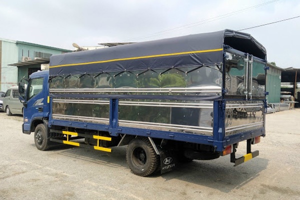 Xe tải thùng mui bạt 5 tấn
