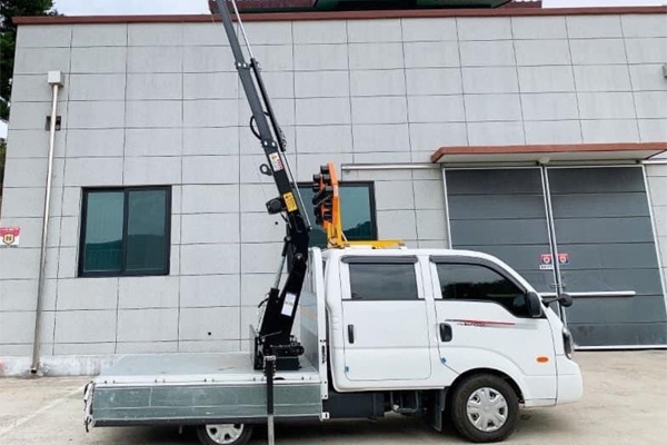 Xe tải Hyundai H150 gắn cẩu