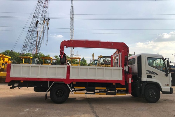 Xe tải Hyundai gắn cẩu tự hành 3 tấn