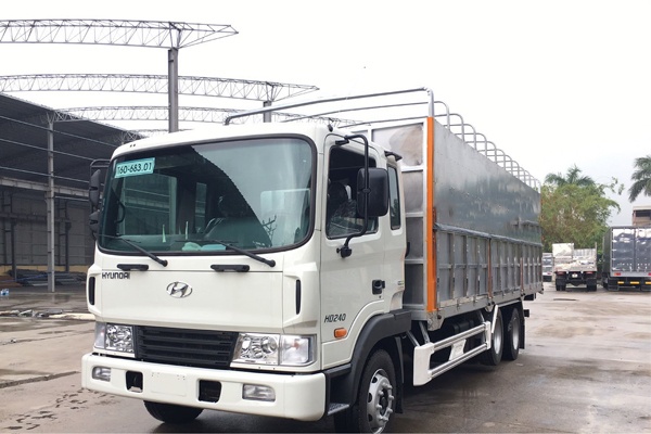 Xe tải nặng Hyundai thùng mui bạt