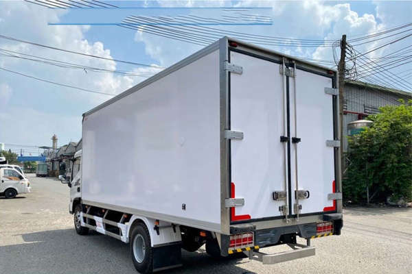 Đóng thùng đông lạnh xe tải Hyundai Mighty EX8L