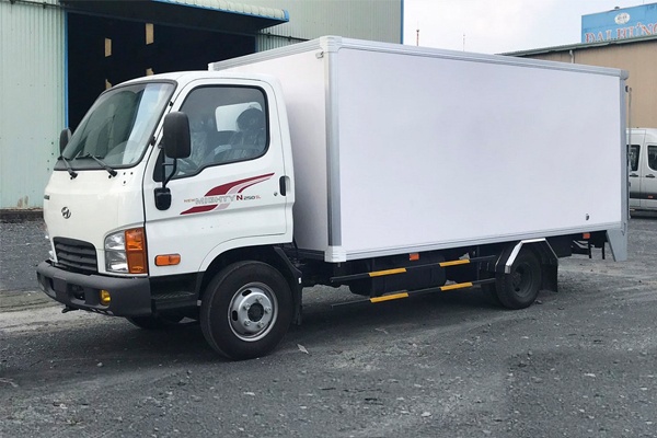 Xe tải Hyundai N250SL thùng kín composite