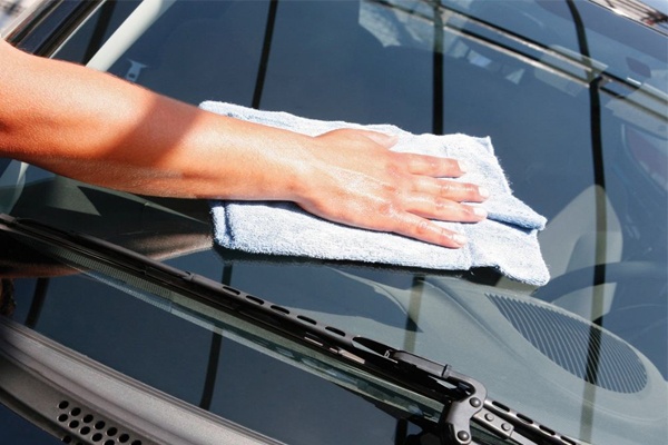 Vệ sinh xe ô tô đúng cách