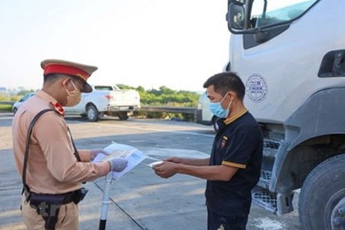 Mức xử phạt hành vi sử dụng bằng lái xe hết hạn mới nhất