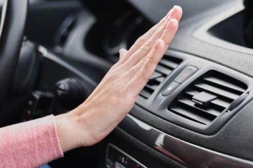 Nguyên nhân điều hòa ô tô không mát và cách khắc phục