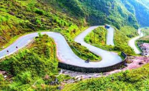 7 ĐIỀU CẦN ĐẶC BIỆT LƯU Ý KHI LÁI XE TẢI ĐỔ ĐÈO TRONG THỜI TIẾT XẤU