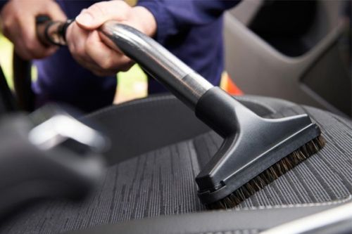 Nên mua máy hút bụi ô tô loại nào tốt?