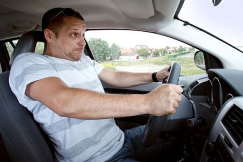 Nguyên nhân vô lăng bị nặng và cách khắc phục