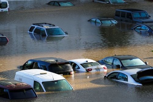 Tình trạng nước vào ống xả ô tô và cách xử lý