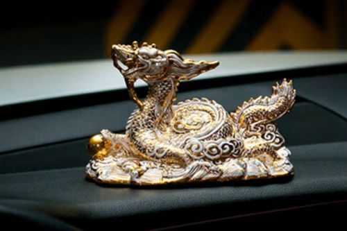 Những vật phẩm phong thủy treo xe ô tô cần tránh