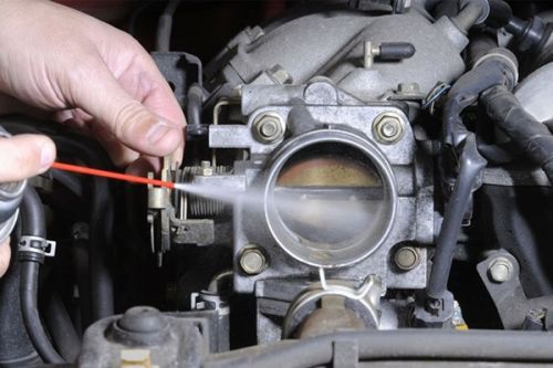 Hướng dẫn vệ sinh bướm ga ô tô tại nhà đúng cách